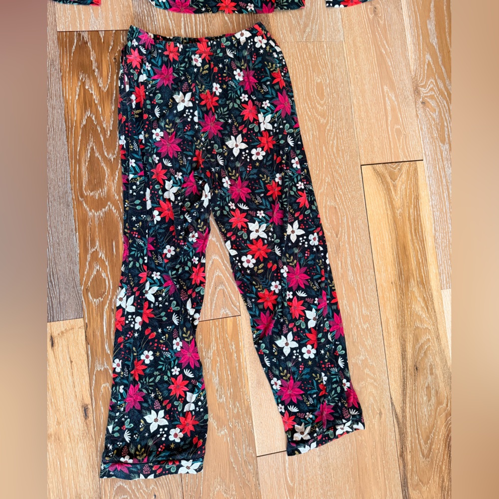 Little Sleepies LIMITED
EDITION Holiday Berry Merry Women's Pajamas outfit Small - Picture 11 of 12